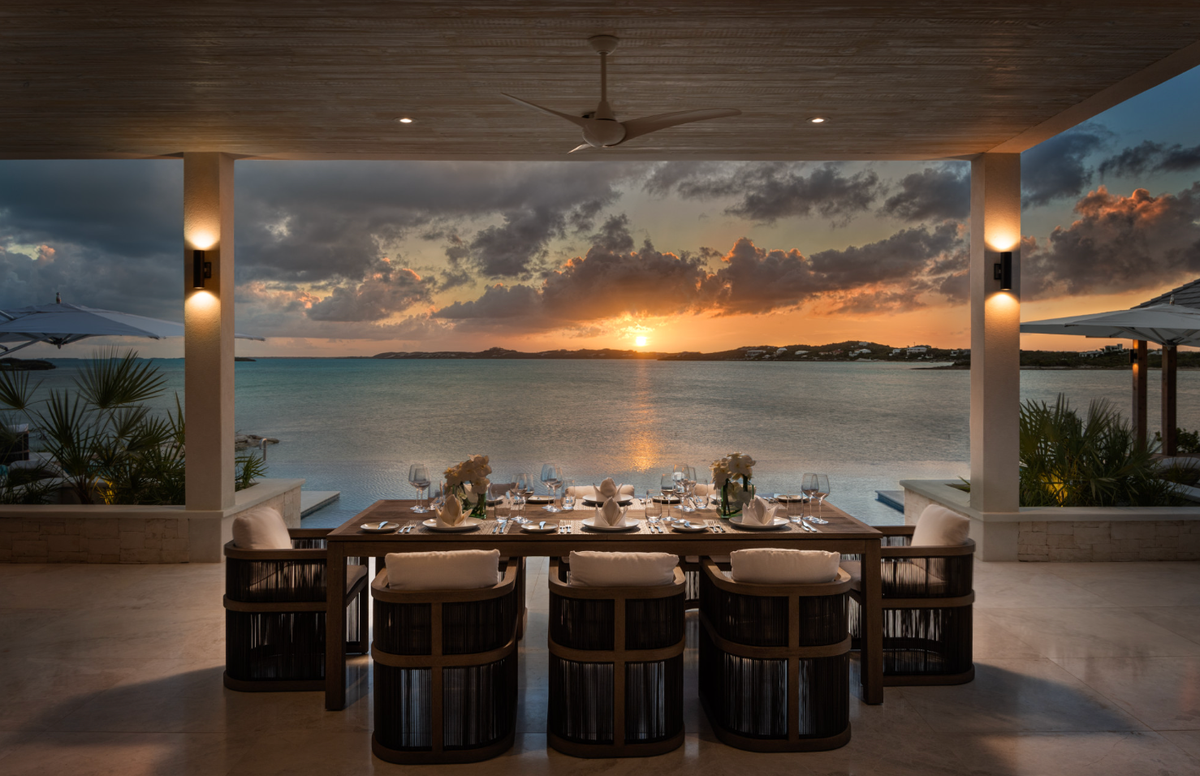 Luxury Villas vs. Hotels for Friend Reunions: How to Choose